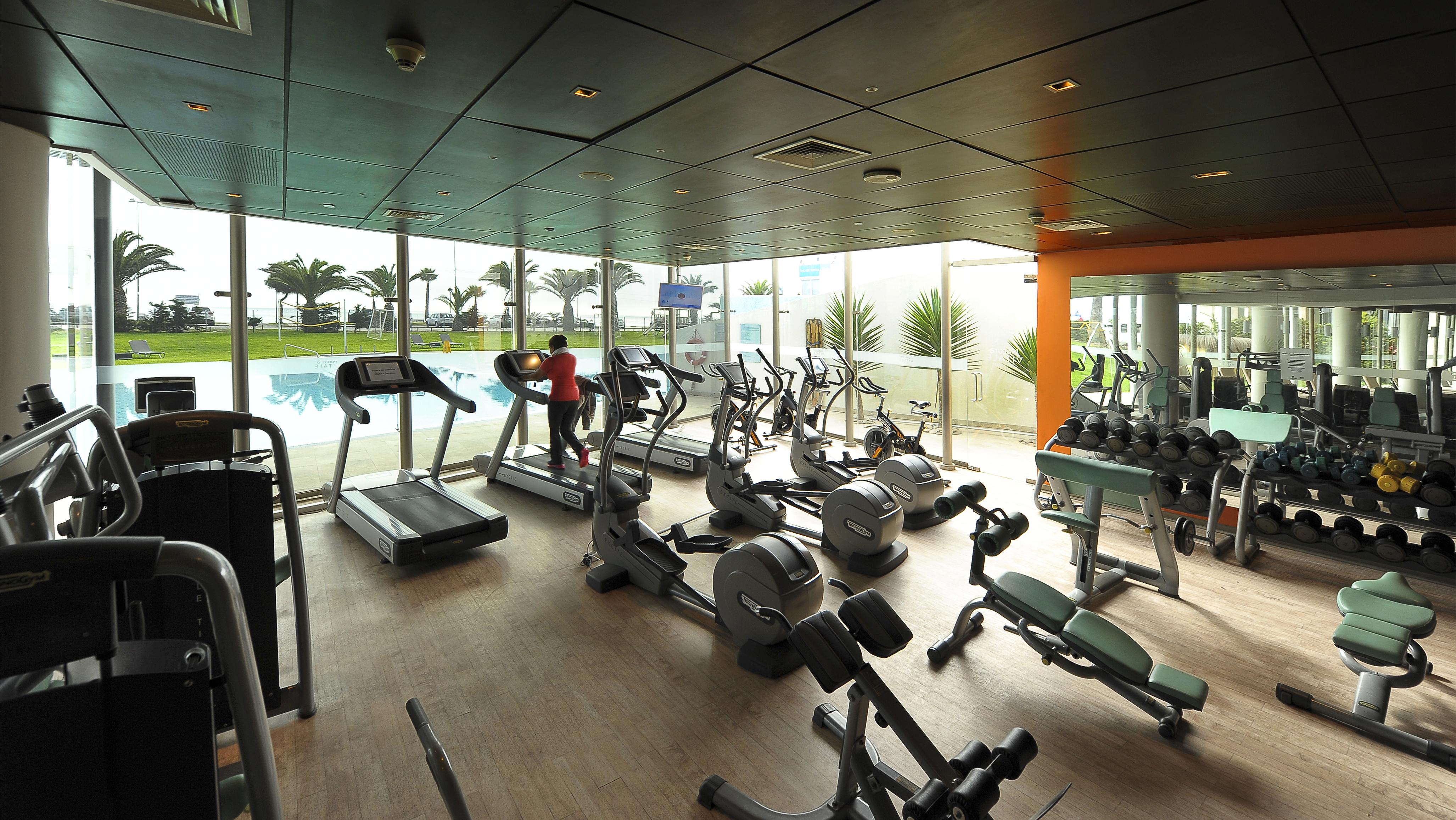 Enjoy Coquimbo Hotel Buitenkant foto A gym in Dubai